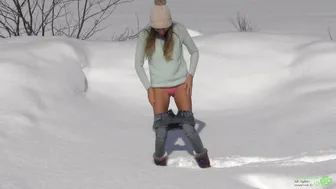 Winter Pee of Katya Clover