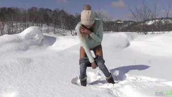 Winter Pee of Katya Clover