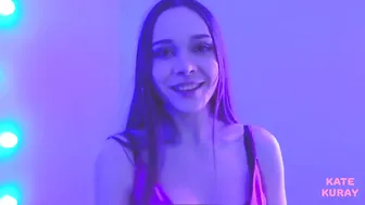 Соло красивейшей русской студентки со стриптизом и мастурбацией сразу двух дырочек